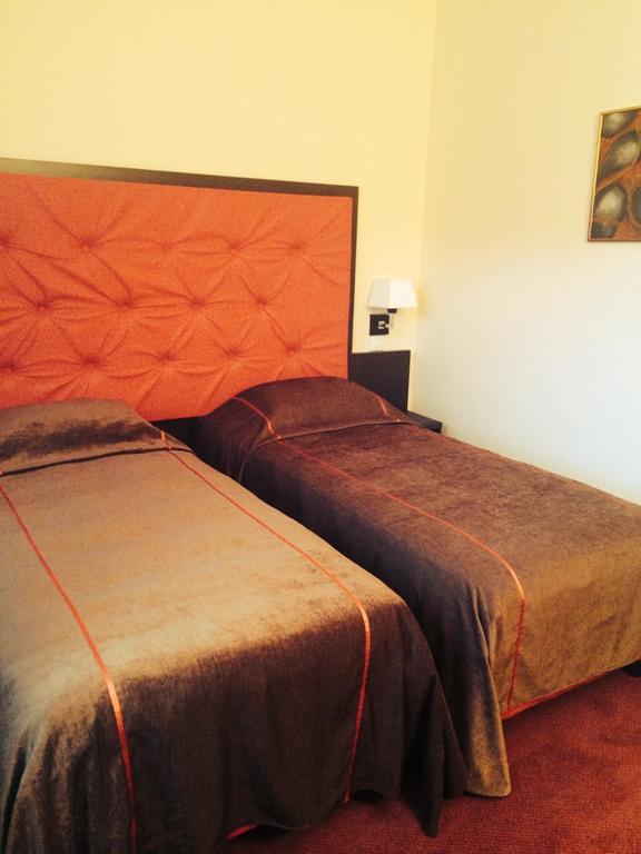 Hotel Fiama Otelu Rosu Номер фото